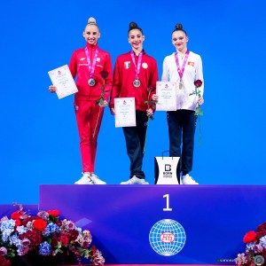 podium app sfe07701 copia simone ferraro ph